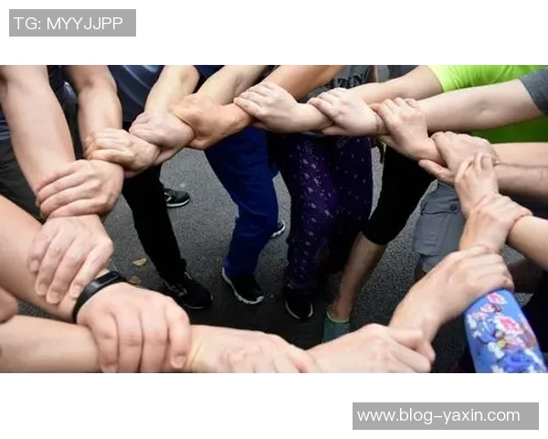 莫拉与教练团队携手队员们共同开启上任后的首次冬季训练课程 莫拉与教练团队携手队员们共同开启上任后的首次冬季训练课程