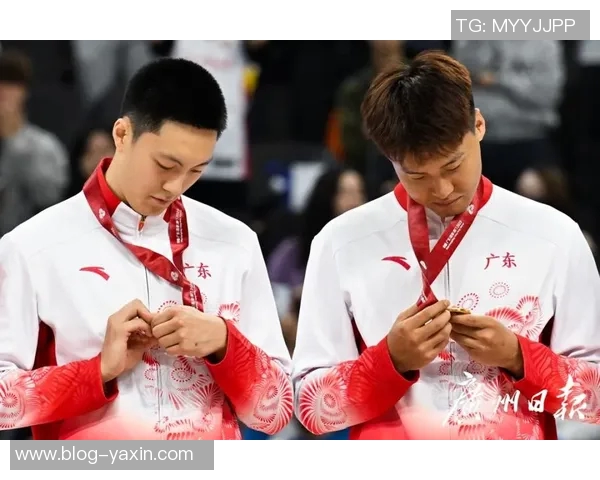 媒体人呼吁赵睿带伤上场男篮需情绪支持与郭导减压策略 媒体人呼吁赵睿带伤上场男篮需情绪支持与郭导减压策略